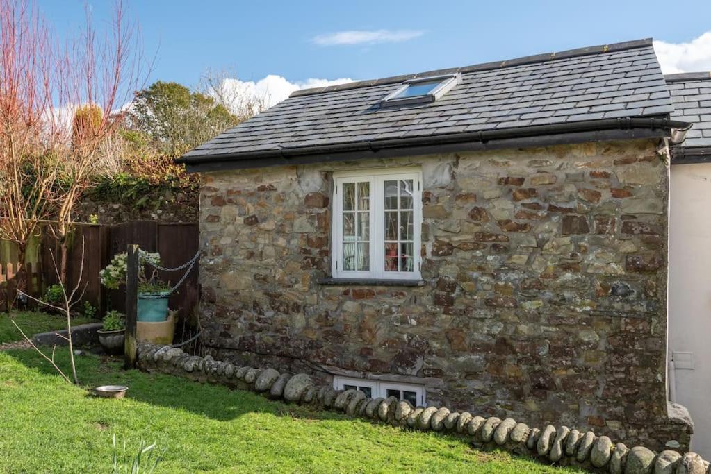 Coastal Cottage 'The Garden Cottage ' Хартланд Екстериор снимка