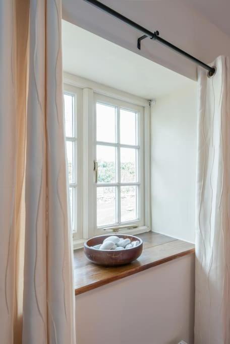 Coastal Cottage 'The Garden Cottage ' Хартланд Екстериор снимка